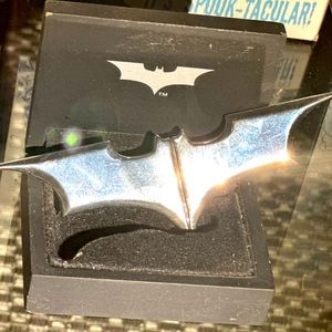✅💲🅾️🆔4️⃣🅰️🆒💲1️⃣5️⃣0️⃣onEbayDC Comics™️ Authentic Replica Batman “Batarang”